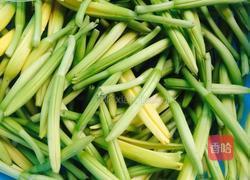 凉拌黄花菜的做法图解1