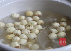 银耳百合莲子羹的做法图解7