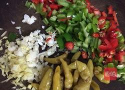 剁椒鱼头（家常版）的做法图解2