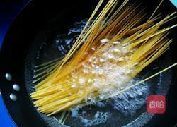 牛排~香菇肉酱意面的做法图解2