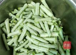 豆角炒肉的做法图解2