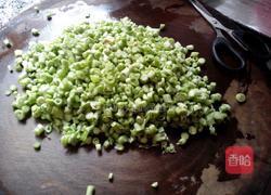 蚬肉炒豆角的做法图解3