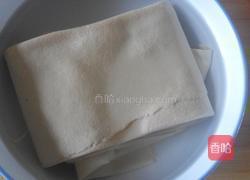 凉拌豆腐皮的做法图解1
