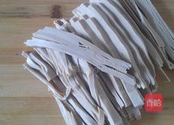 凉拌豆腐皮的做法图解2