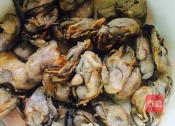 芹菜生蚝干的做法图解1
