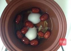 当归红枣桂圆煮蛋的做法图解1