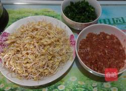 豆芽肉沫炒面的做法图解1