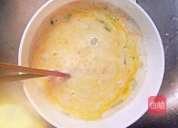 胡萝卜鸡蛋饼的做法图解1