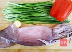 韭菜炒鱿鱼花的做法图解1