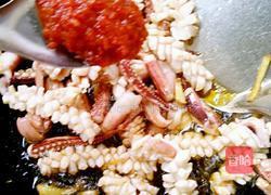 韭菜炒鱿鱼花的做法图解9