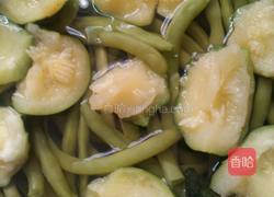 小瓜煮四季豆的做法图解3