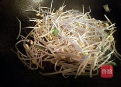 黄豆芽炒粉条的做法图解3