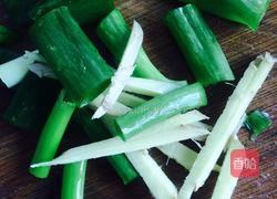 芹菜香菇的做法图解3