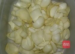 红糖银耳百合羹的做法图解2