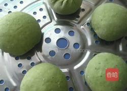 菠菜绿肉包的做法图解2