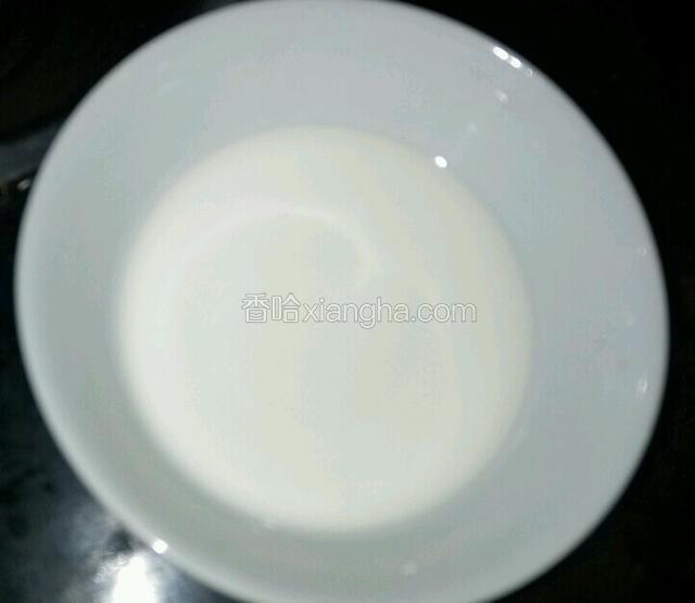 用少许清水化开