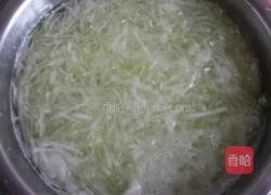 冬瓜馅锅贴的做法图解1