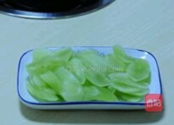 莴笋炒肉的做法图解2