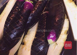 味噌鸡肉淋茄子的做法图解1