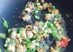 生蚝炒韭菜的做法图解4