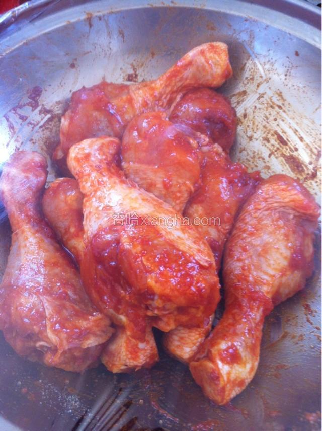 之后用保鲜膜封好，放冰箱保鲜，我是上午腌的晚上拿出来的