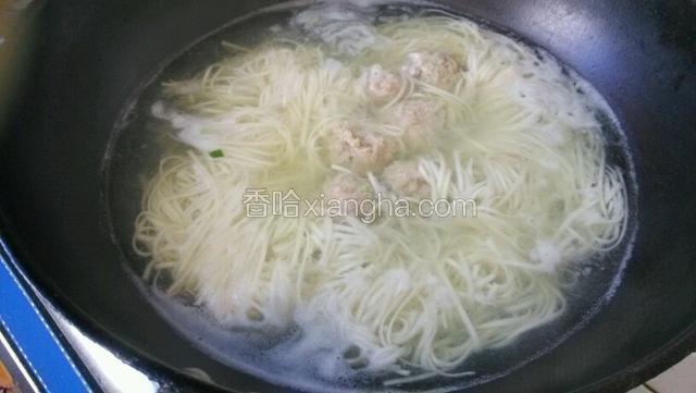 一边煮面一边煮圆子