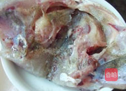 剁椒鱼头的做法图解1