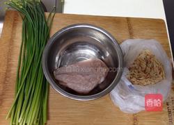 鸡丝虾米炒韭芯的做法图解1