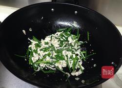 鸡丝虾米炒韭芯的做法图解6
