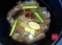 土豆炖排骨的做法图解1