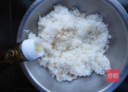 沙拉肉松寿司卷的做法图解2