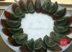 凉拌松花蛋的做法图解1