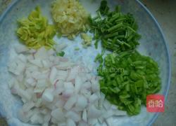 凉拌松花蛋的做法图解2