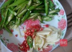 青椒炒鸡胗的做法图解1