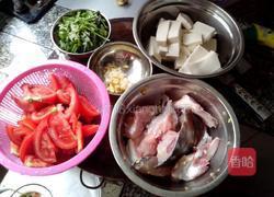番茄白豆腐鱼头汤的做法图解1