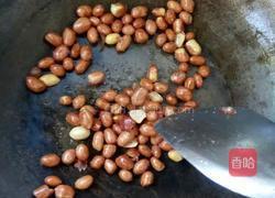 老醋花生拌菠菜的做法图解3