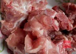 木瓜玉米骨头汤的做法图解1