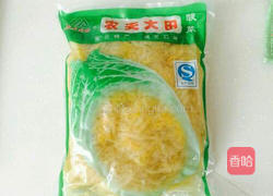 酸菜猪肉炖粉条的做法图解1