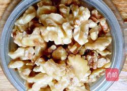 桃仁酱爆鸡丁的做法图解2