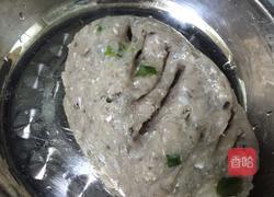 青椒酿鲮鱼肉的做法图解1