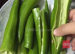 青椒酿鲮鱼肉的做法图解2