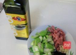 火腿榄菜炒丝瓜的做法图解1