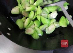 火腿榄菜炒丝瓜的做法图解2
