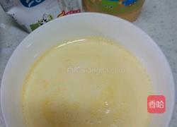牛奶炖鸡蛋的做法图解2