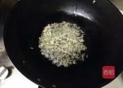 清炒虾米卷心菜的做法图解4