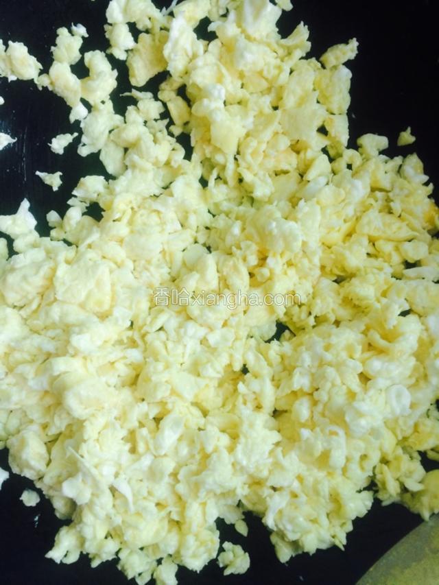 鸡蛋炒熟 切碎