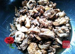 小鸡炖香菇的做法图解7