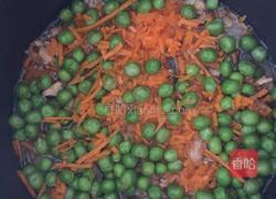豌豆香姑香饭的做法图解3