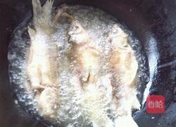 豆瓣鲫鱼的做法图解3