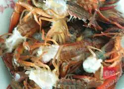 Illustration of how to make spicy crayfish in Sichuan style 1